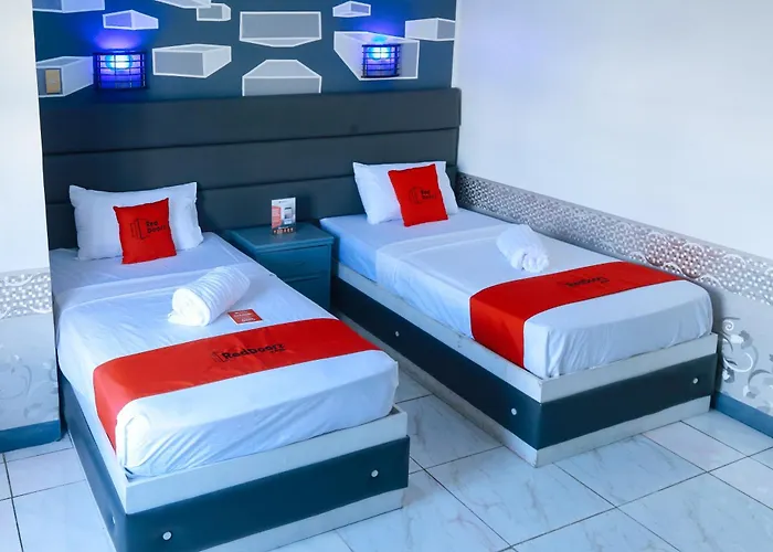 Reddoorz Plus @ Castle Chateau Iloilo