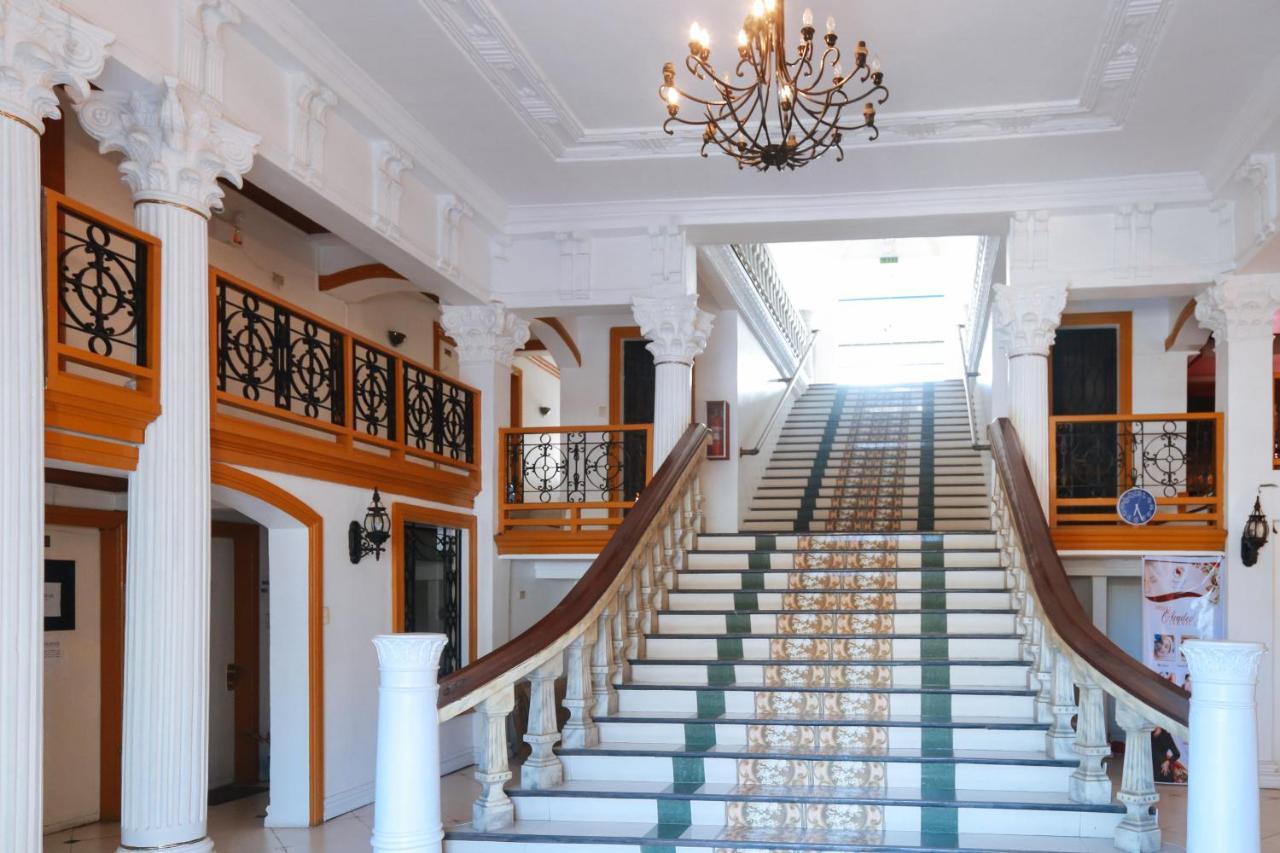 Hotel Reddoorz @ Castle Chateau 3*