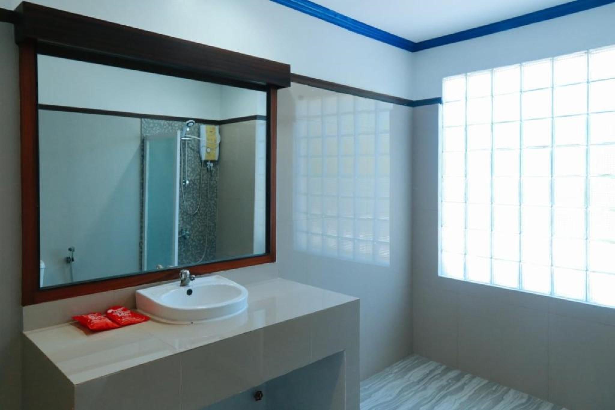 Reddoorz @ Castle Chateau Iloilo City