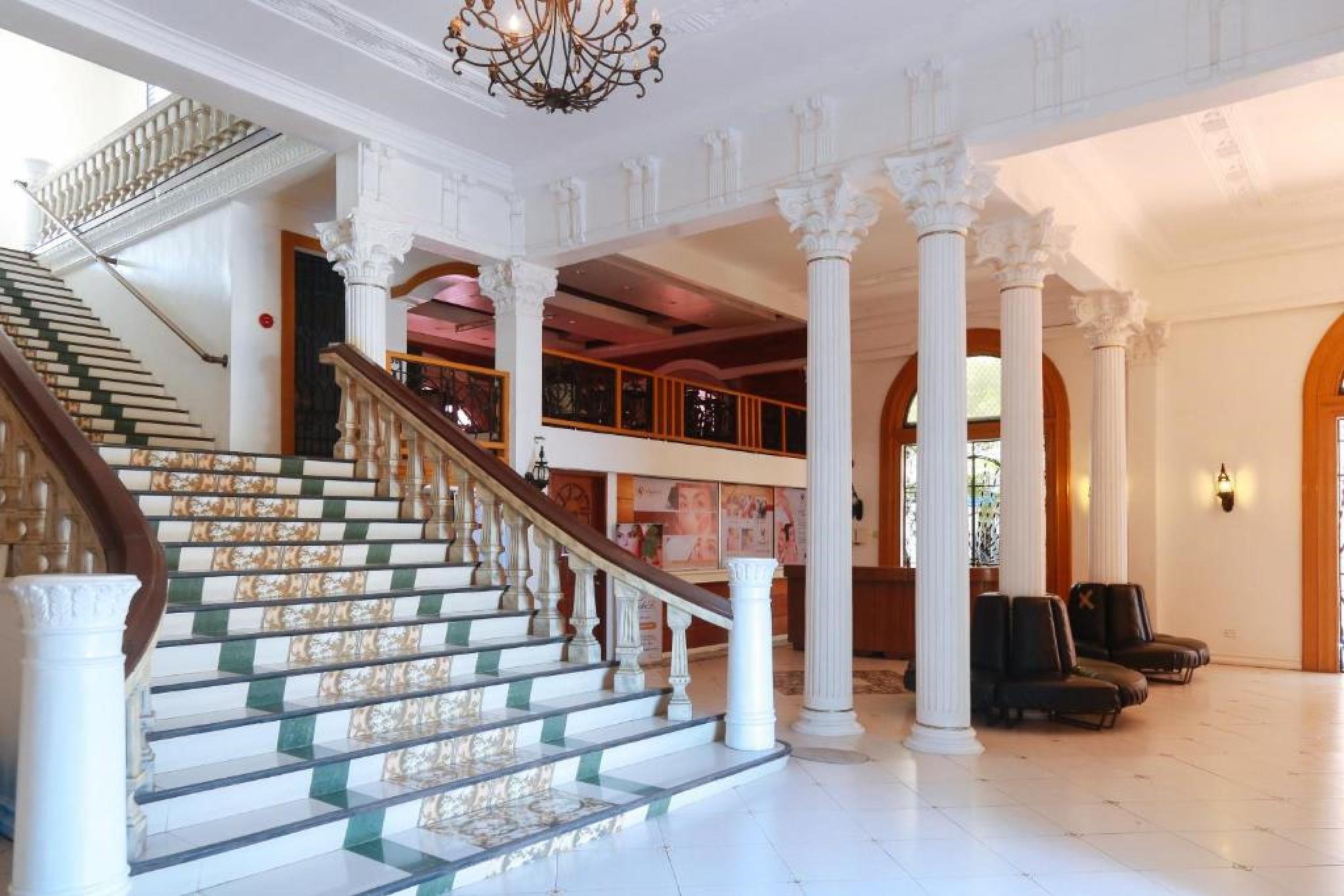 Reddoorz @ Castle Chateau Hotel