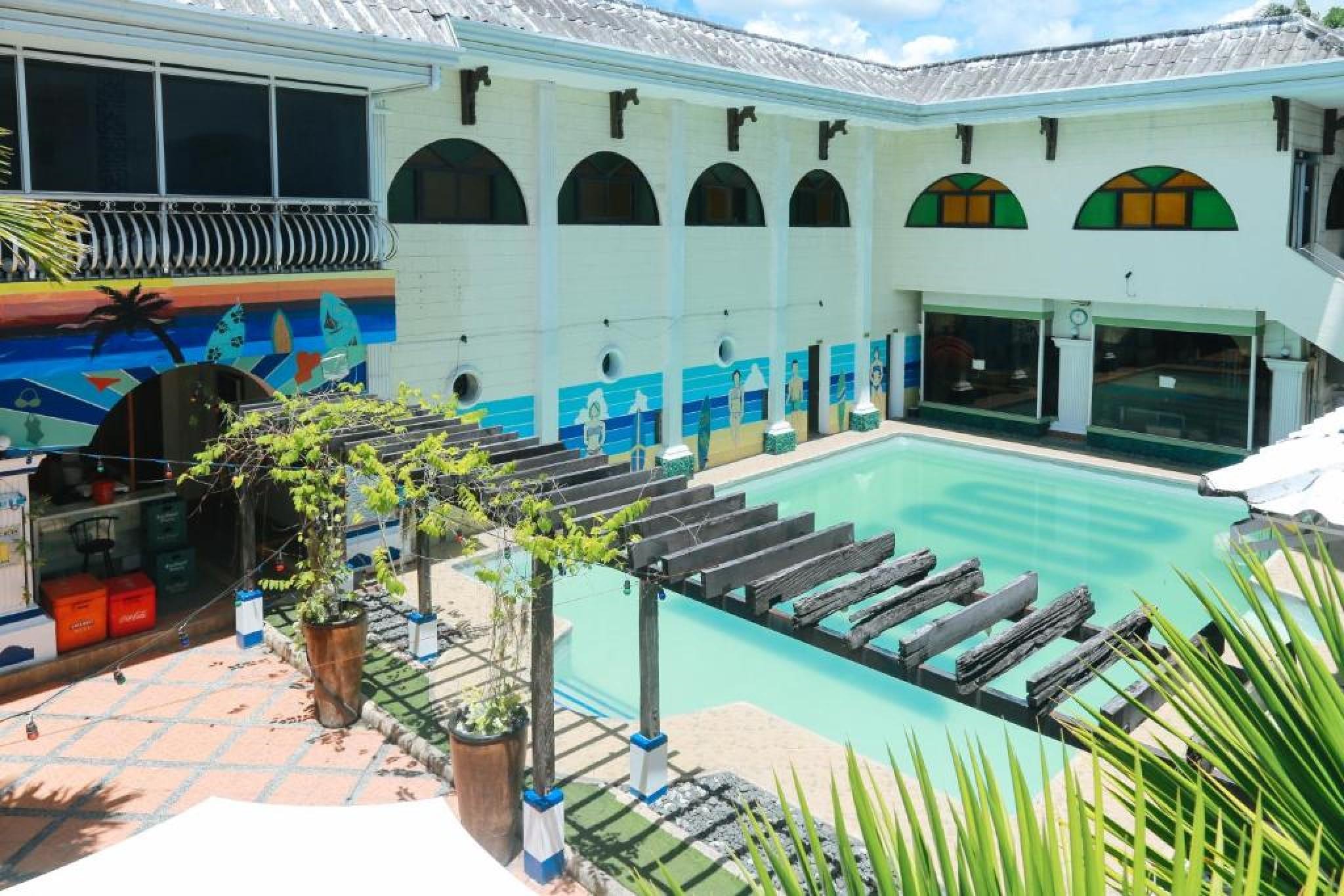 Hotel Reddoorz @ Castle Chateau 3*