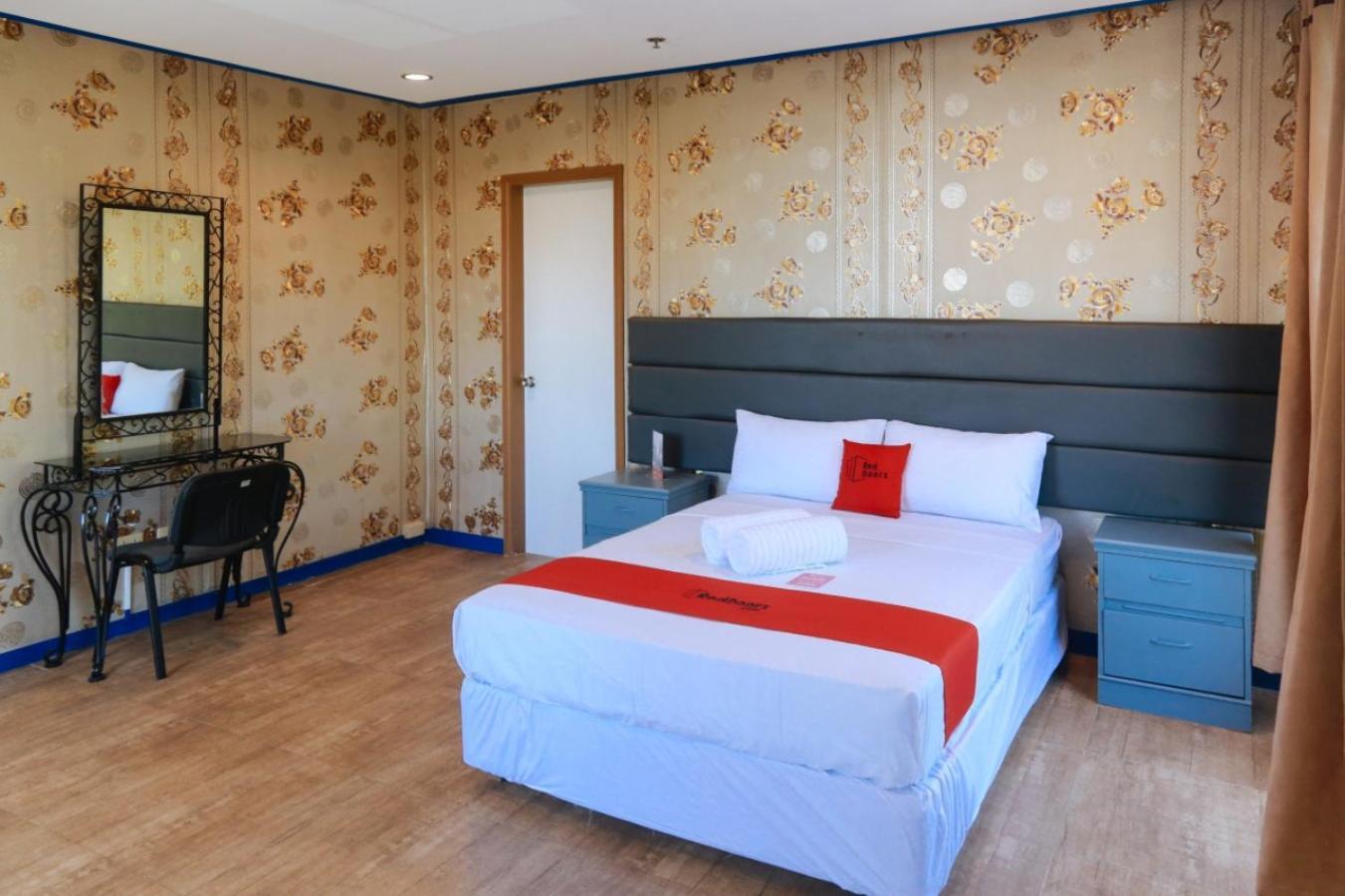 Reddoorz @ Castle Chateau Hotel 3*