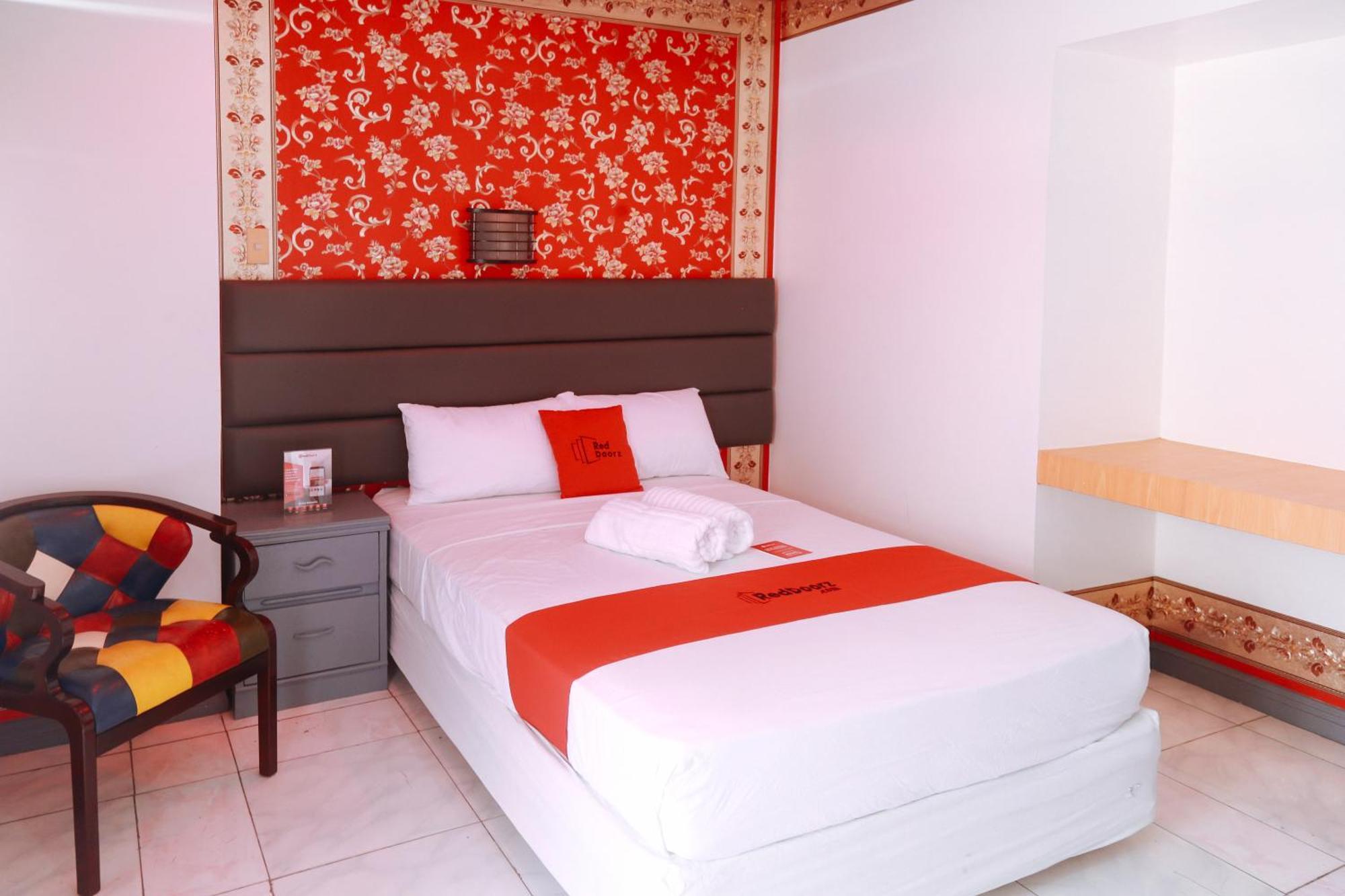 Reddoorz @ Castle Chateau 3* Iloilo City