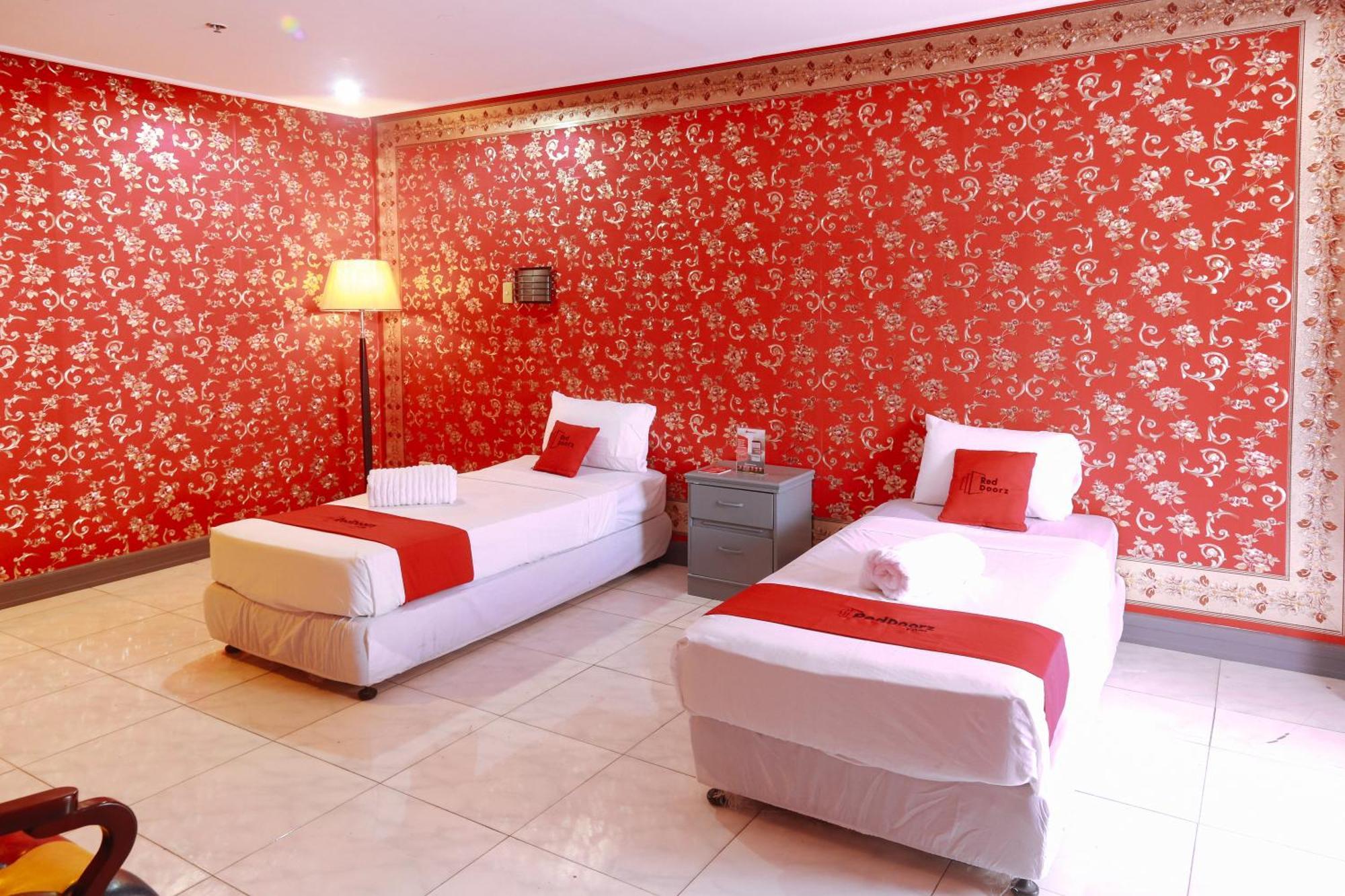 Hotel Reddoorz @ Castle Chateau
