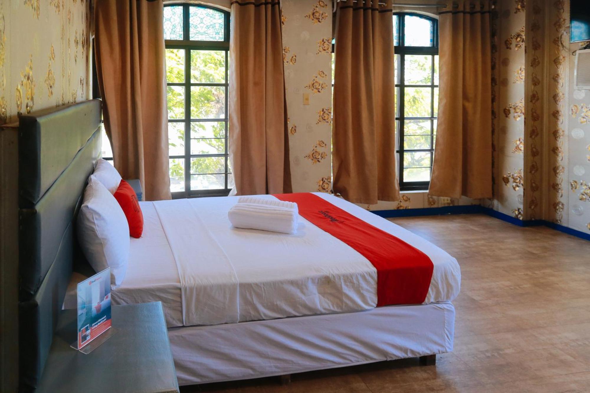 Hotel Reddoorz @ Castle Chateau Iloilo City